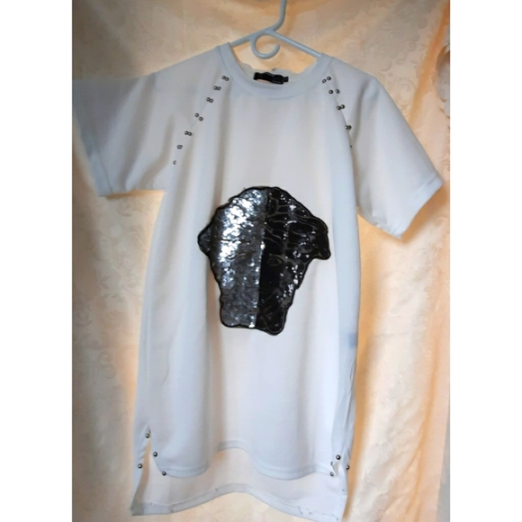 Black & white shirt with artwork - Picture 1 of 3